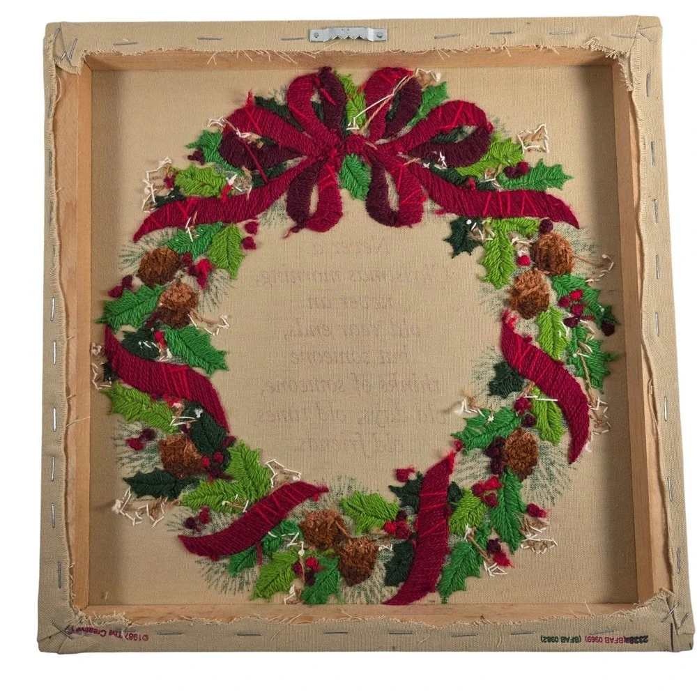 VTG 1987 Creative Circle Crewel Embroidery Christmas Memories Wreath Completed